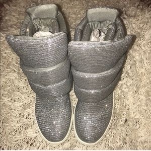 Cape Robins Glitter Booties